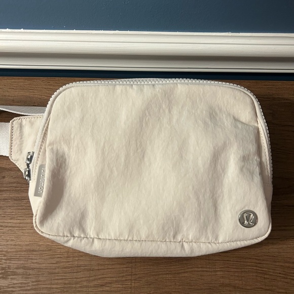 Lululemon Everywhere Belt Bag Large 2L - Picture 1 of 10